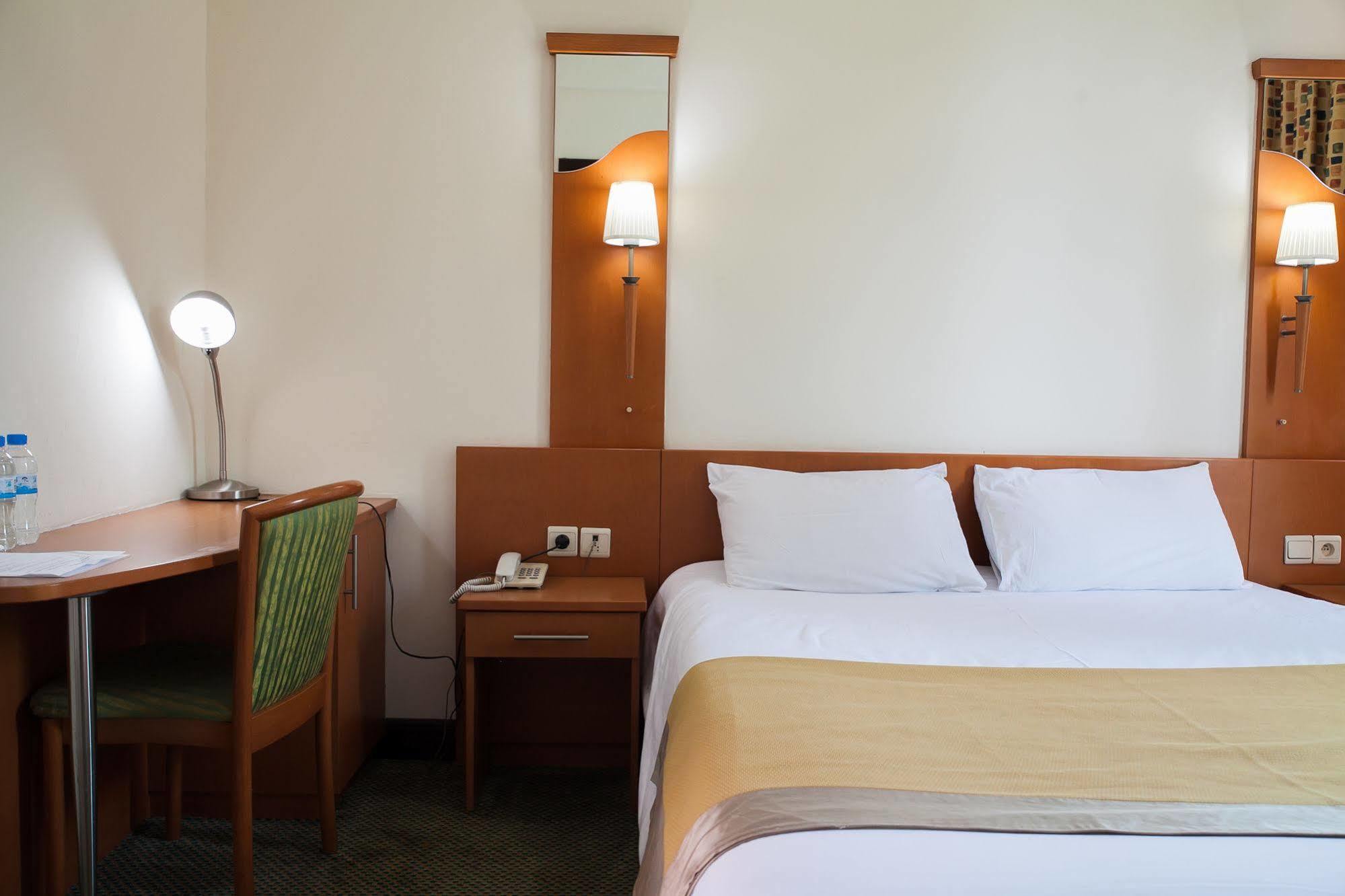 Gorillas City Centre Hotel Кигали Экстерьер фото